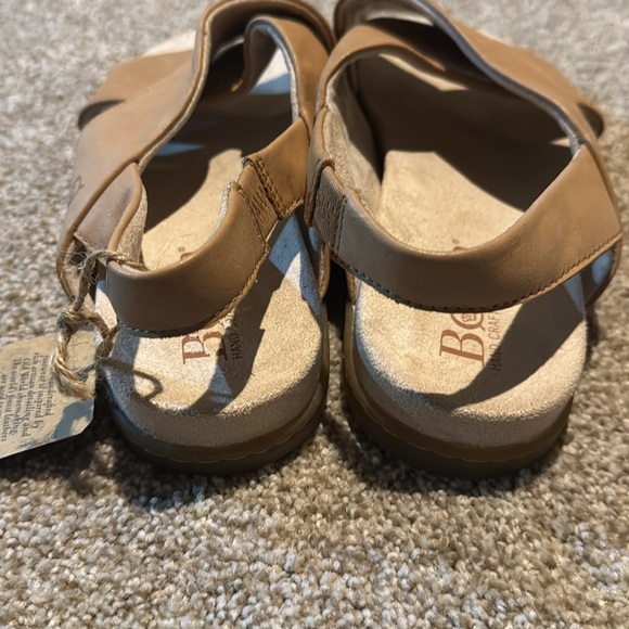 Born NWT Sandals Sling Back 10M Neutral Leather Comfort Vacation Travel Resort - Picture 7 of 13